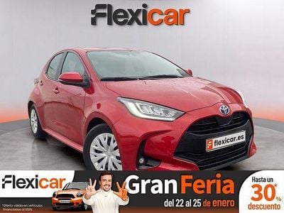 Rojo Usado 2023 Toyota Yaris Hybrid Active Berlina | 18.790 € (Buen precio)