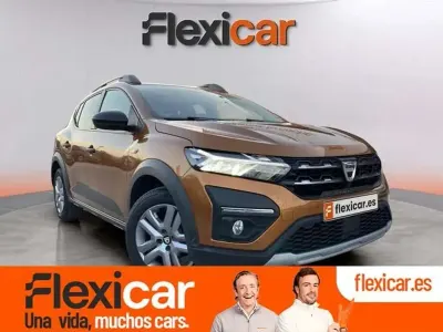 Usado Dacia Sandero Essentiel 101 CV (74 kW) 2021 Amarillo Utilitario