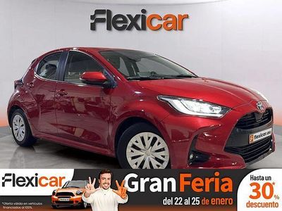 Rojo Usado 2023 Toyota Yaris Hybrid Active Berlina | 18.990 € (Precio justo)