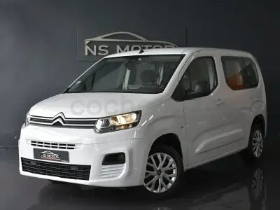 Usado Citroën Berlingo Live 102 CV (75 kW) 2023 Blanco Monovolumen
