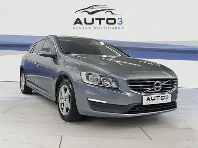 Usado Volvo V60 Momentum 150 CV (110 kW) 2017 Gris / plata Familiar
