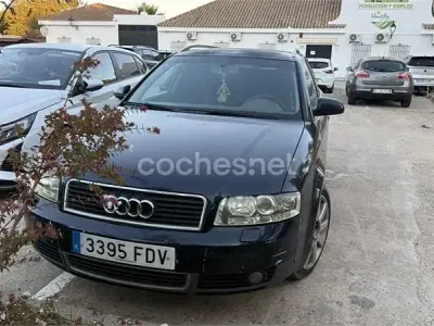 Usado Audi A4 S-Line 115 CV (84 kW) 2002 Azul Familiar