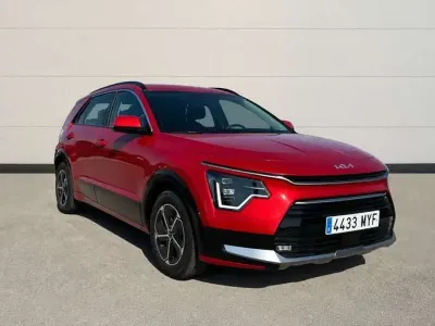 Usado Kia Niro 129 CV (94 kW) 2025 Rojo SUV