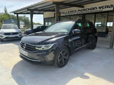 Usado VW Tiguan Life 150 CV (110 kW) 2021 Negro SUV