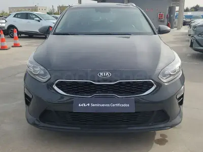 Usado Kia Ceed 136 CV (100 kW) 2021 Gris / plata Utilitario