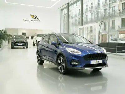 Usado Ford Fiesta Active 101 CV (74 kW) 2018 Azul Utilitario