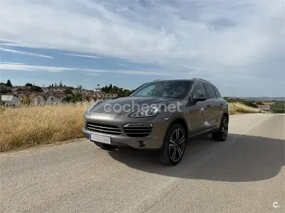 Usado Porsche Cayenne 240 CV (176 kW) 2011 Gris / plata SUV