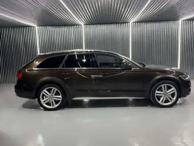Usado Audi A6 Allroad Advanced Plus 313 CV (230 kW) 2012 Marrón Familiar