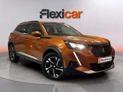 Usado Peugeot 2008 Allure 110 CV (80 kW) 2021 Naranja SUV