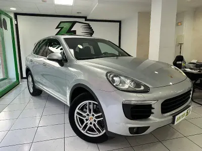 Usado Porsche Cayenne Diesel 262 CV (192 kW) 2017 Gris / plata SUV