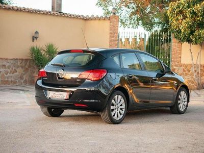 Usado Opel Astra Enjoy 110 CV (80 kW) 2010 Negro Utilitario
