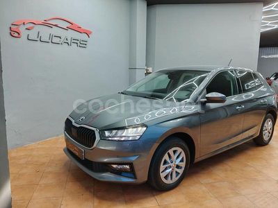 Usado Skoda Fabia Essence 80 CV (58 kW) 2023 Gris / plata Berlina
