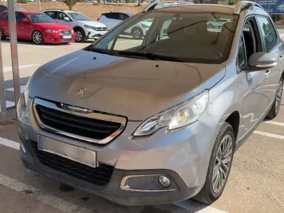 Usado Peugeot 2008 Active 92 CV (67 kW) 2013 Gris / plata SUV