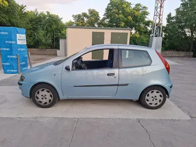 Usado Fiat Punto 60 CV (44 kW) 2000 Azul Utilitario