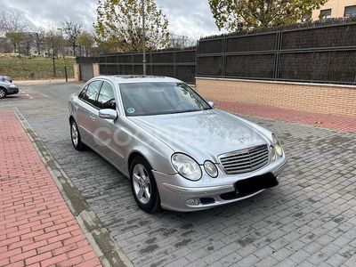 Gris / plata Usado 2005 Mercedes E240 Elegance Berlina | 4499 €