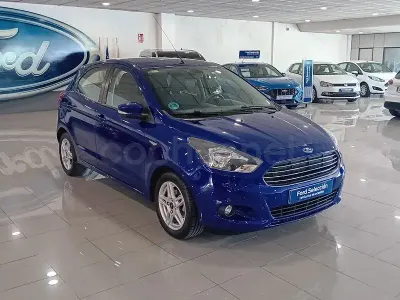 Usado Ford Ka Plus Ultimate 85 CV (62 kW) 2017 Azul Utilitario
