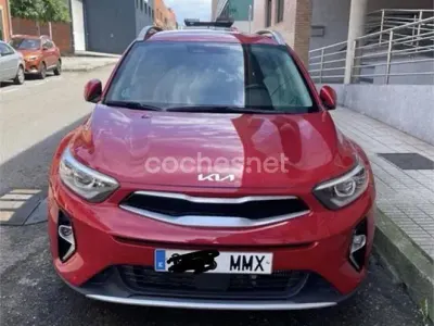 Usado Kia Stonic 100 HP (73 kW) 2024 Vermelho SUV