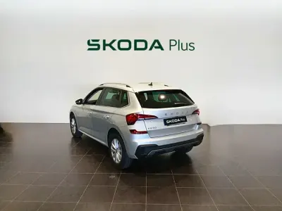 Usado Skoda Kamiq Selection 115 CV (84 kW) 2025 Gris plata SUV