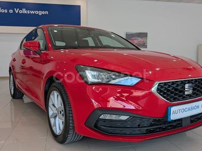 Rojo Usado 2021 Seat Leon Reference Berlina | 16.500 € (Precio justo)
