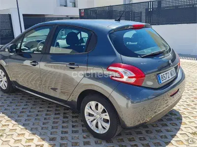Usado Peugeot 208 Access 82 CV (60 kW) 2015 Gris / plata Utilitario