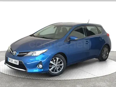 Usado Toyota Auris Active 124 CV (91 kW) 2013 Azul Berlina