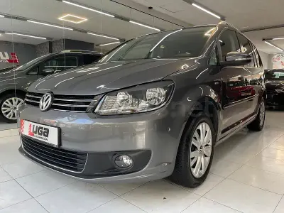 Usado VW Touran Sport 140 CV (102 kW) 2013 Gris / plata Monovolumen