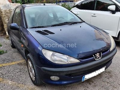 Usado Peugeot 206 70 CV (51 kW) 1999 Azul Utilitario