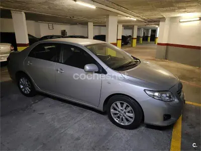 Usado Toyota Corolla Sol 124 CV (91 kW) 2007 Gris / plata Berlina