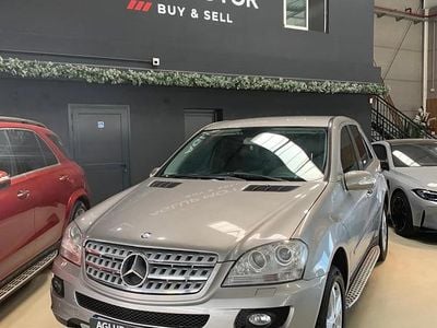 Usado Mercedes ML350 272 CV (200 kW) 2005 Gris SUV