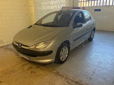 Usado Peugeot 206 70 CV (51 kW) 2004 Gris / plata Berlina