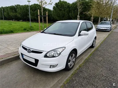 Usado Hyundai i30 Classic 90 CV (66 kW) 2010 Blanco Berlina