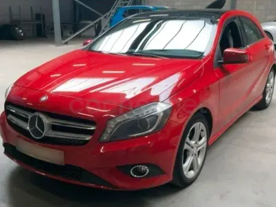 Usado Mercedes A220 Urban 170 CV (125 kW) 2013 Rojo Utilitario