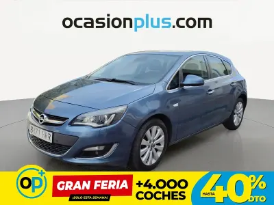 Usado Opel Astra Excellence 140 CV (102 kW) 2013 Azul Utilitario