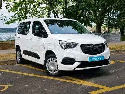 Usado Opel Combo Life Elegance 102 CV (75 kW) 2022 Blanco Monovolumen