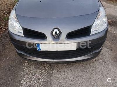 Gris / plata Usado 2008 Renault Clio II Authentique Berlina | 3399 € (Precio justo)