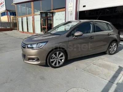 Usado Citroën C4 Shine 120 CV (88 kW) 2017 Beige Berlina