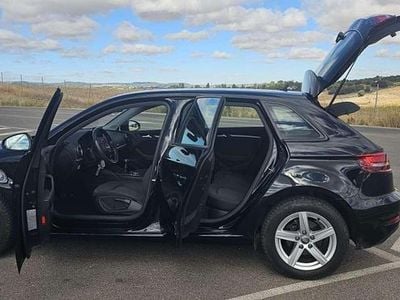 Käytetty Audi A3 Sportback 116 HP (85 kW) 2019 Musta Viistoperä