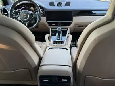 Usado Porsche Cayenne 462 CV (339 kW) 2022 Gris / plata SUV