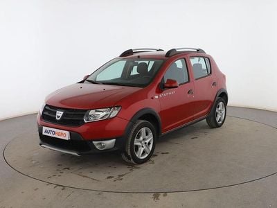 Usado Dacia Sandero Stepway 90 CV (66 kW) 2015 Rojo Utilitario