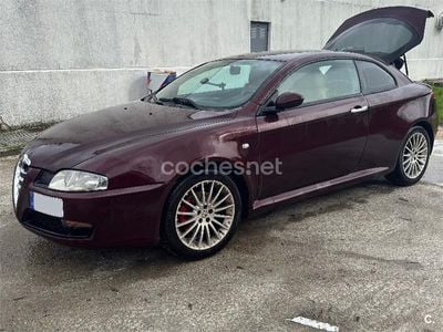 Usado Alfa Romeo GT Distinctive 150 CV (110 kW) 2004 Granate Coupe