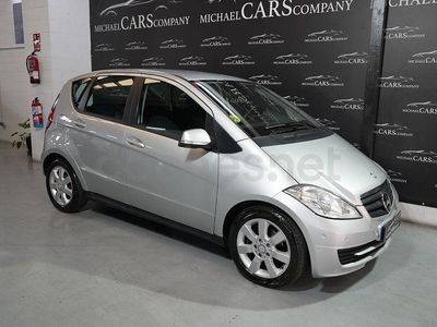 Usado Mercedes A180 109 CV (80 kW) 2010 Gris / plata Monovolumen