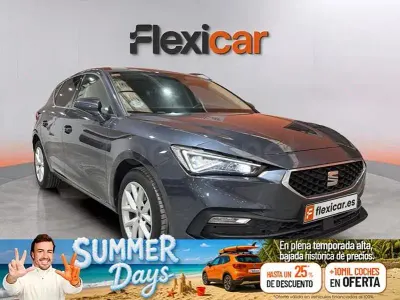 Usado Seat Leon Style 130 CV (95 kW) 2021 Gris / plata Berlina
