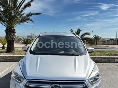 Usado Ford Kuga ST-Line 150 CV (110 kW) 2017 Gris / plata SUV
