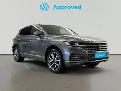 Usado VW Touareg Elegance 231 CV (169 kW) 2023 Gris / plata SUV