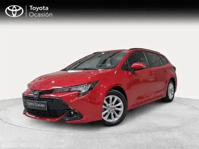 Usado Toyota Corolla Active 140 CV (102 kW) 2025 Rojo Familiar