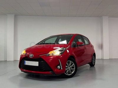 Usado Toyota Yaris Active 69 CV (50 kW) 2017 Rojo Berlina