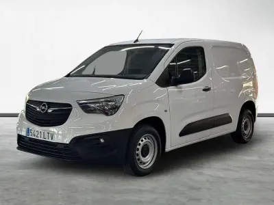 Usado Opel Combo 136 CV (100 kW) 2021 Blanco Monovolumen