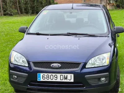 Używany Ford Focus Trend 100 KM (73 kW) 2005 Niebieski Sedan/Limuzyna