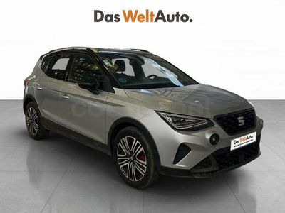 Usado Seat Arona FR 115 CV (84 kW) 2024 Gris plata SUV