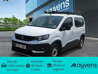 Usado Peugeot Rifter Active 102 CV (75 kW) 2023 Blanco Monovolumen